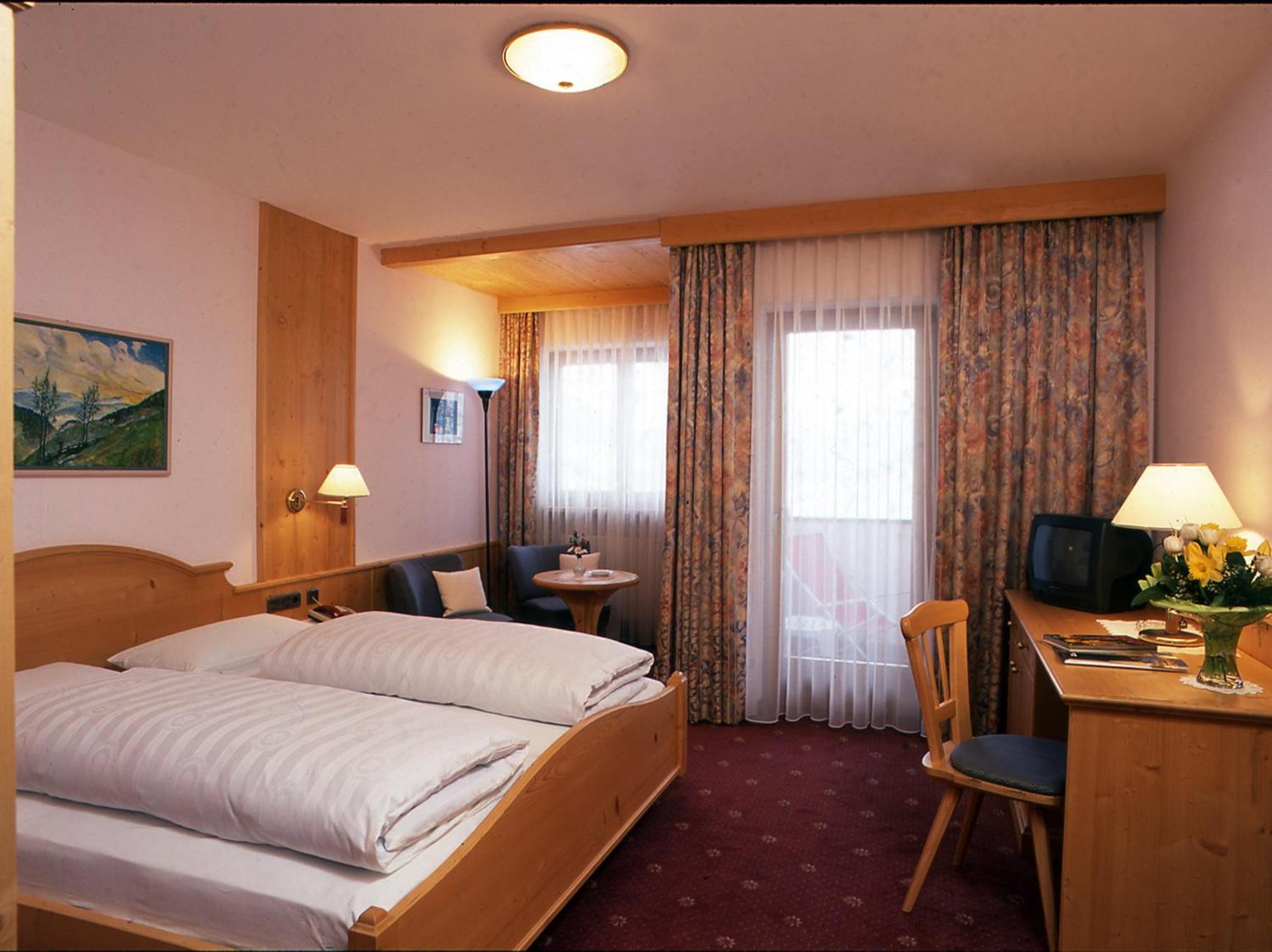 Hotel Tyrol 푸네스 외부 사진