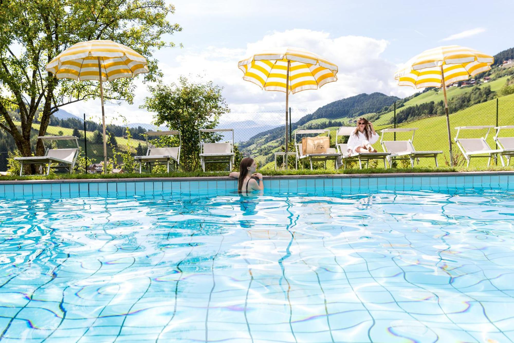 Hotel Tyrol 푸네스 외부 사진