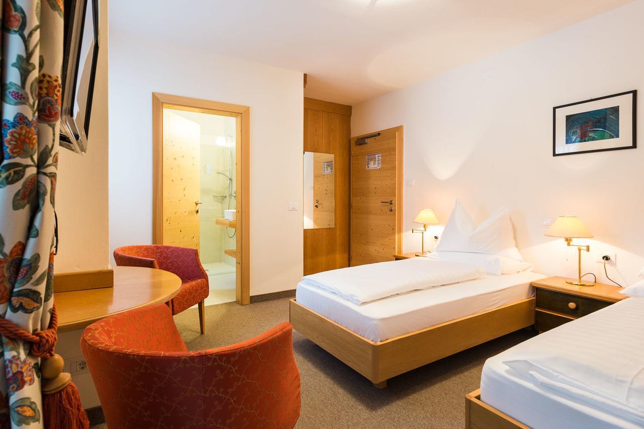 Hotel Tyrol 푸네스 외부 사진
